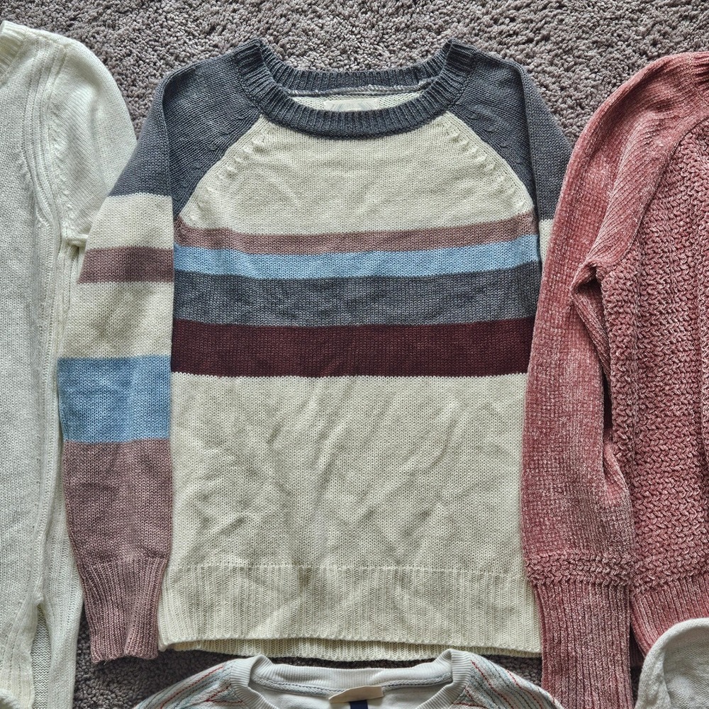 Knit Sweater Lot of 7 Women Size M Striped Graphic Cozy Fall Winter Basics - Picture 7 of 10